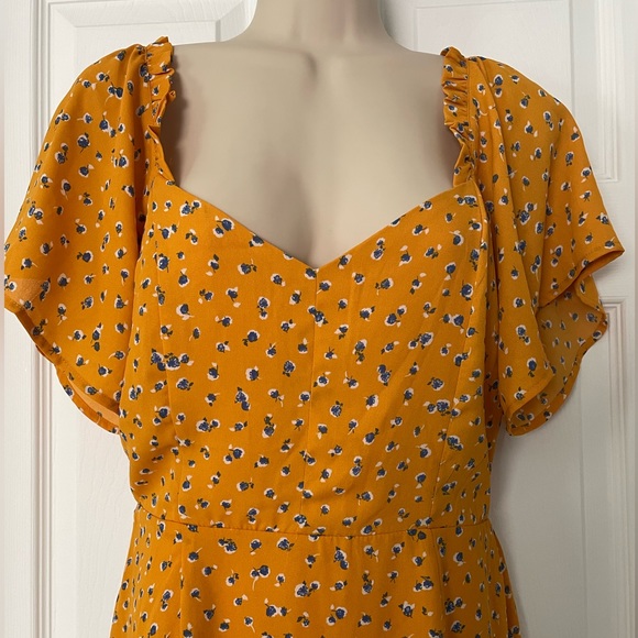 Summer Flutter Sleeve Dress - Picture 2 of 3